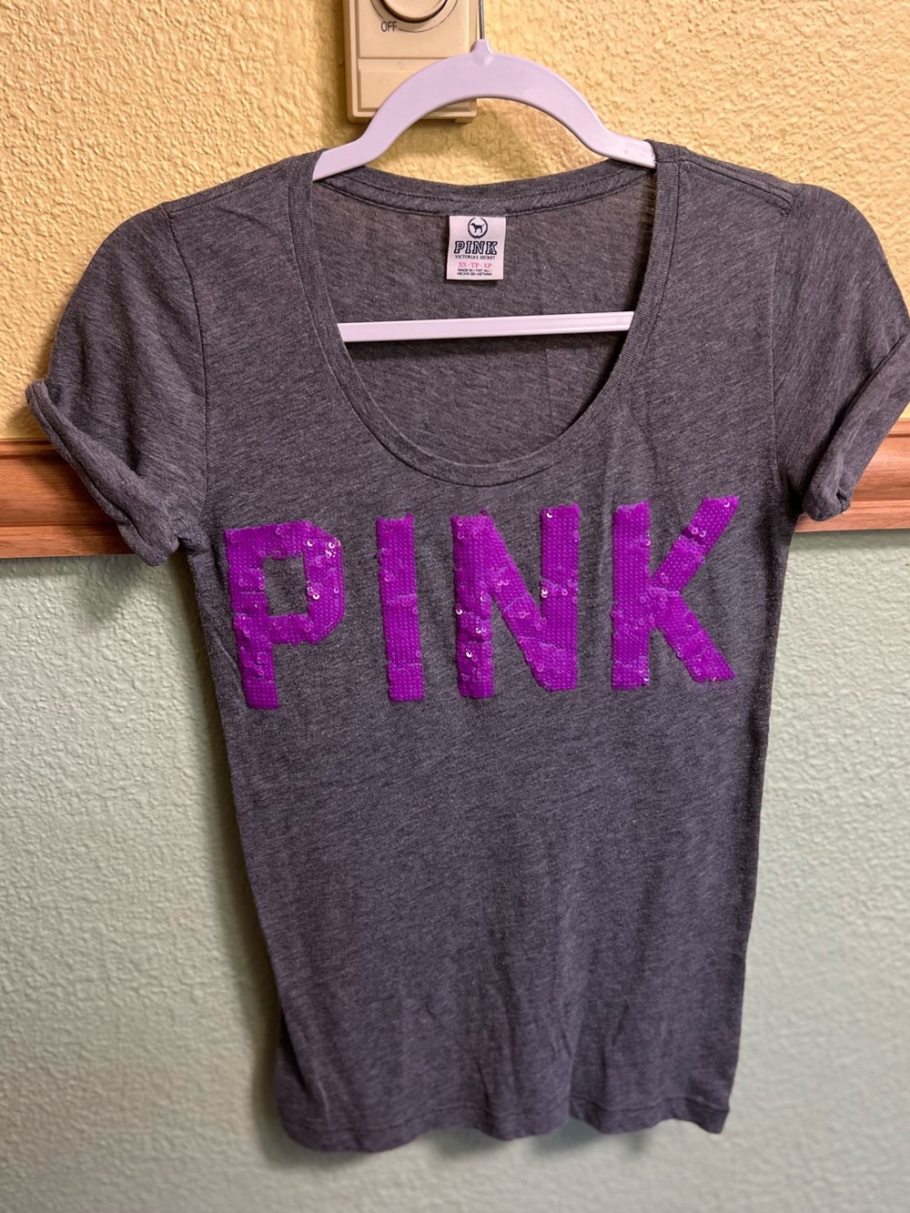 Victoria’s Secret PINK Y2K Gray Sequin Graphic Tee | XS 💜✨